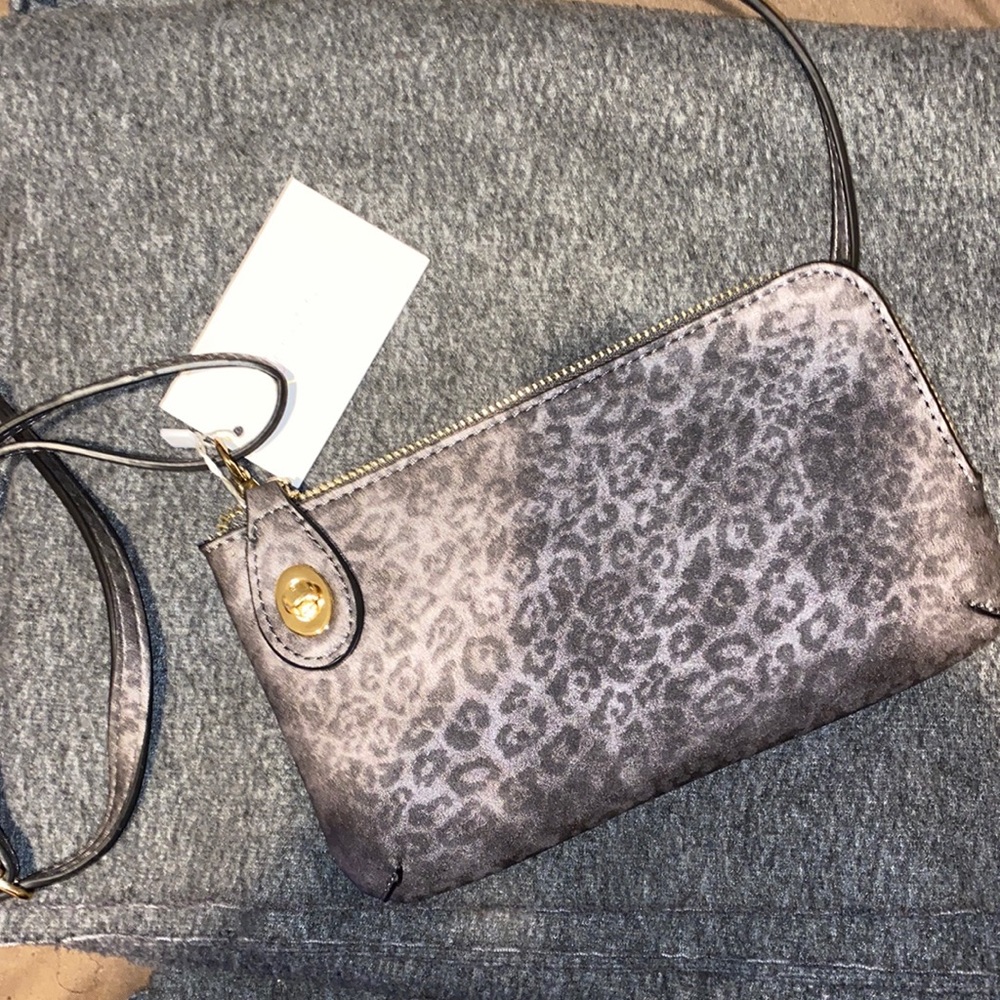 Women’s crossbody leopard purse